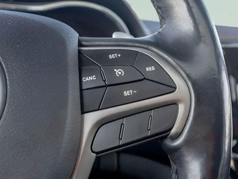 Used 2020 Jeep Grand Cherokee Limited image 17