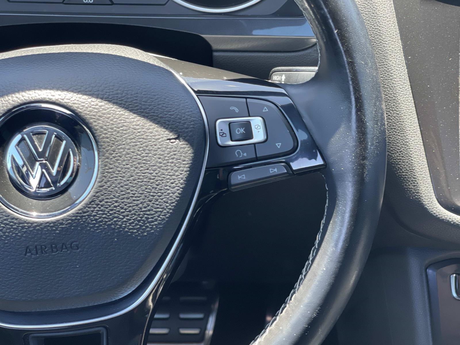 Used 2018 Volkswagen Tiguan SEL w/ R-Line Package FWD image 12
