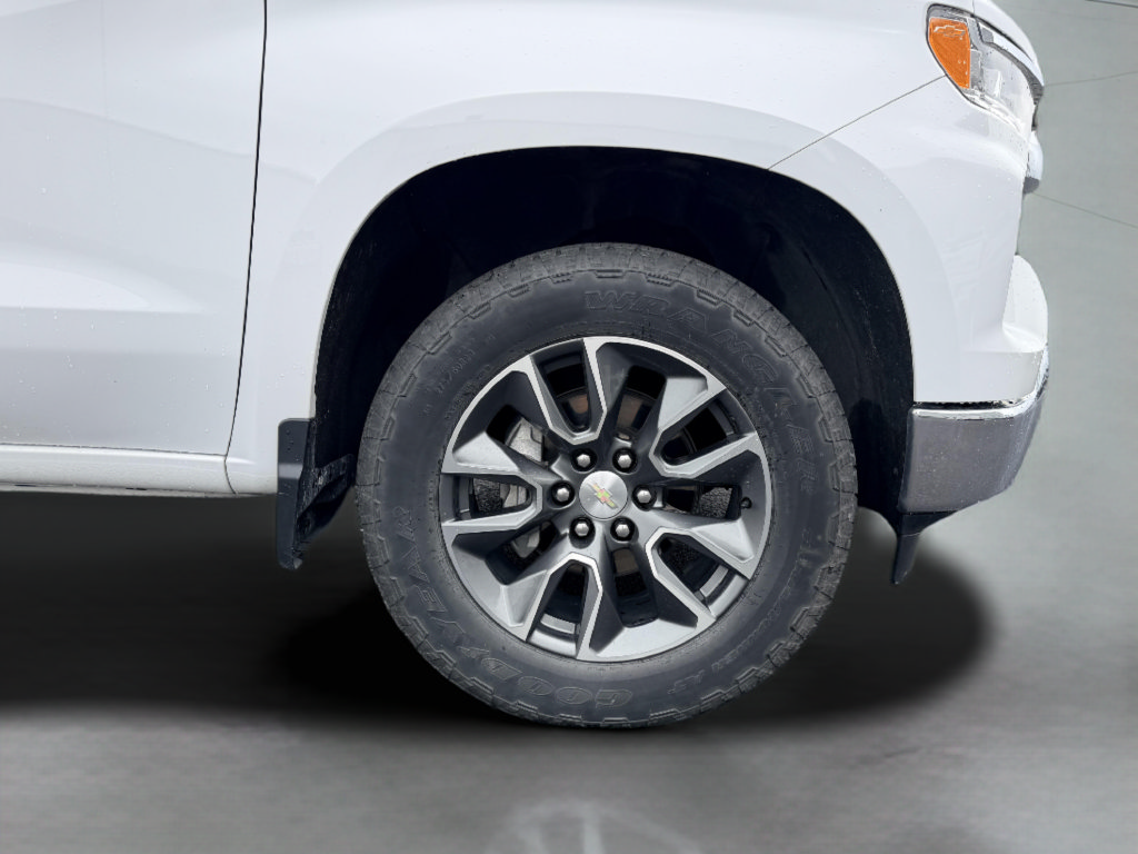 Used 2024 Chevrolet Silverado 1500 LT AWD/4WD image 32