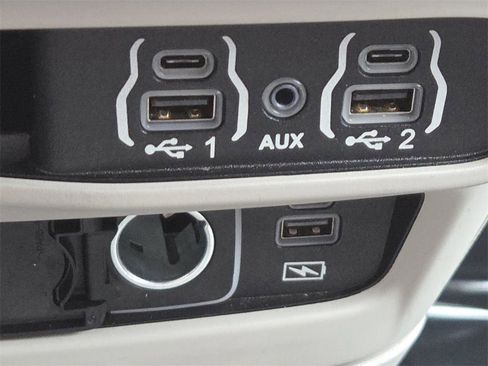 Used 2022 Chrysler Pacifica Touring-L image 30