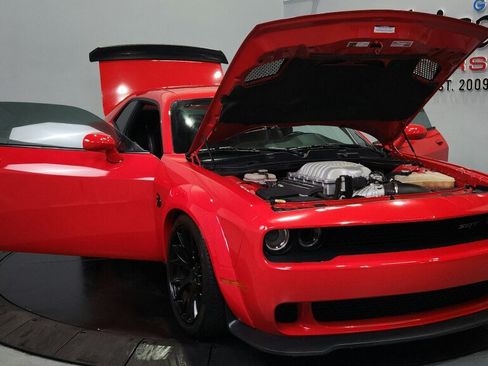 Used 2016 Dodge Challenger SRT Hellcat RWD image 16