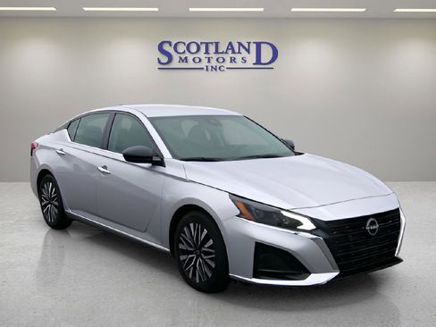 Used 2024 Nissan Altima 2.5 SV image 4