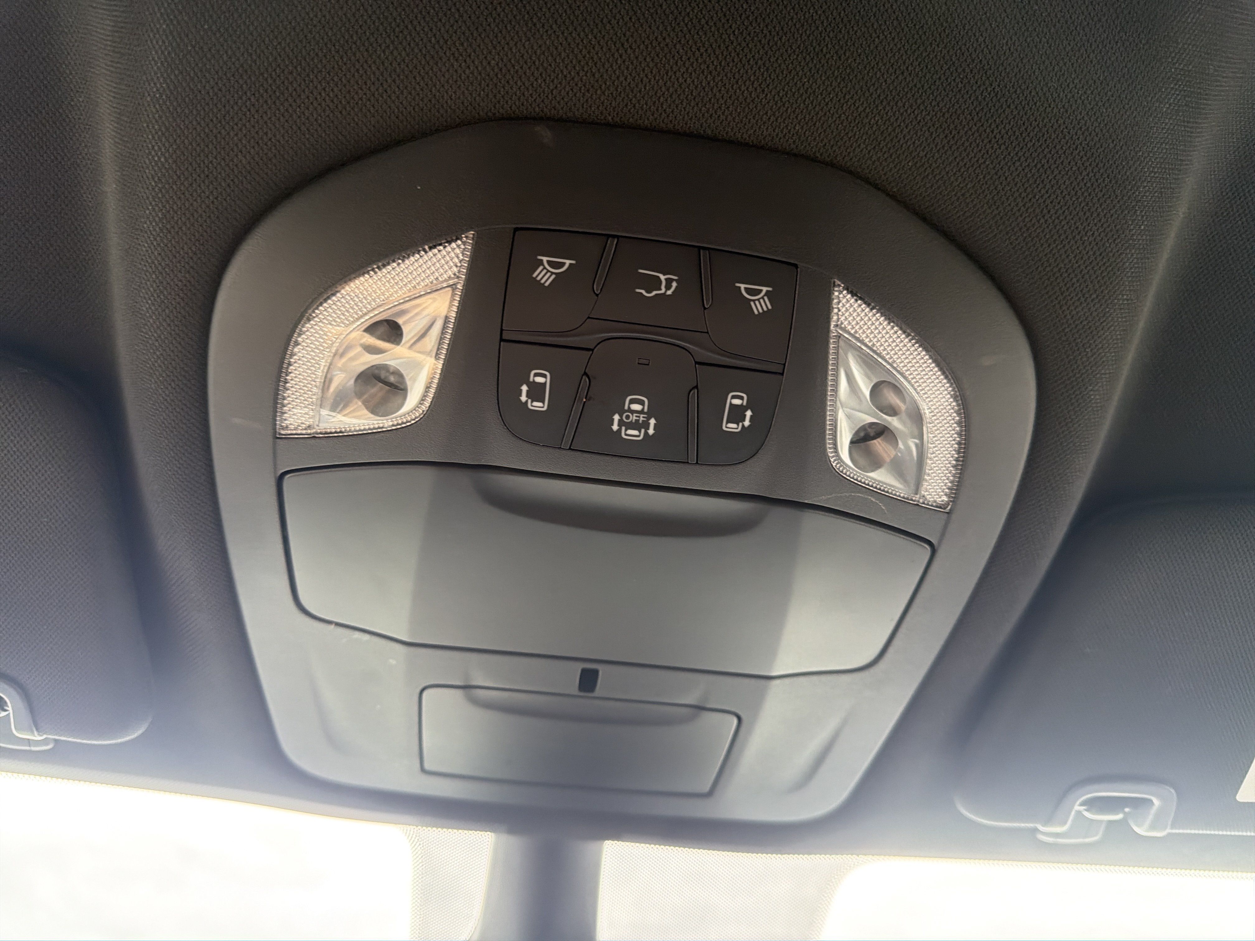 Used 2025 Chrysler Pacifica Select FWD image 31