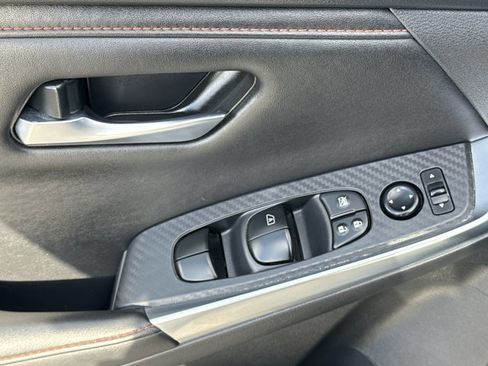 Used 2025 Nissan Sentra SR w/ SR Premium Package image 16