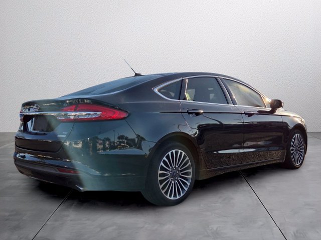 Used 2018 Ford Fusion SE w/ Fusion SE Technology Package FWD image 4
