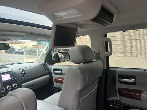 Used 2014 Toyota Sequoia Platinum image 15