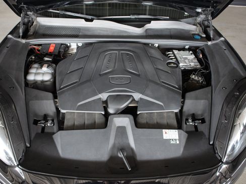 Certified 2024 Porsche Cayenne AWD/4WD image 29
