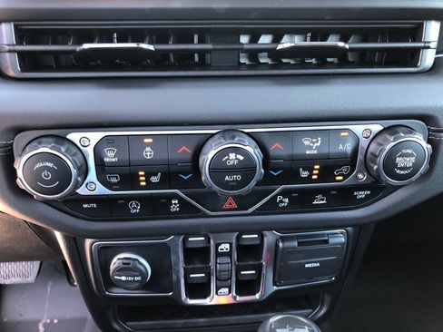 New 2025 Jeep Wrangler Unlimited Sahara w/ Safety Group AWD/4WD image 25