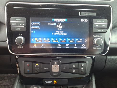 Used 2019 Nissan Leaf SV w/ SV Technology Package image 13