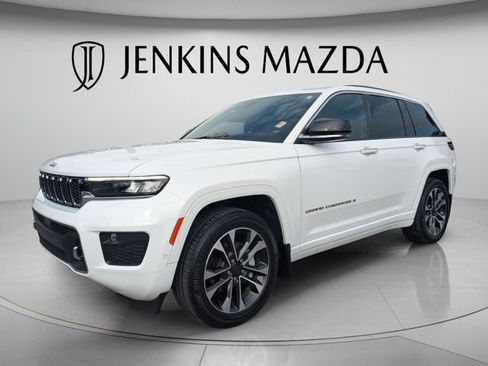 Used 2023 Jeep Grand Cherokee Overland AWD/4WD image 3