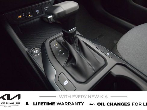 New 2025 Kia K4 LXS image 24