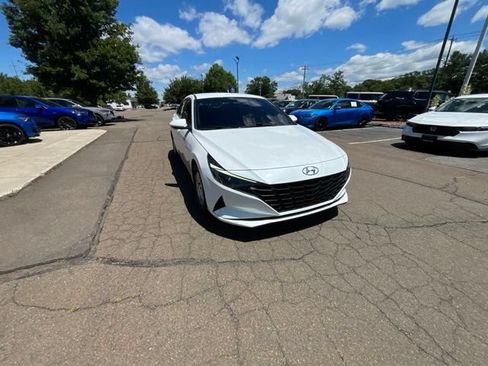 Used 2021 Hyundai Elantra SE FWD image 29