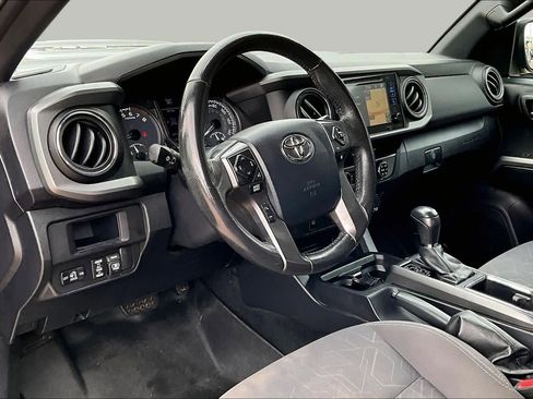 Used 2017 Toyota Tacoma TRD Sport w/ Tow Package RWD image 16