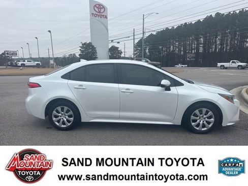 Used 2023 Toyota Corolla LE image 2