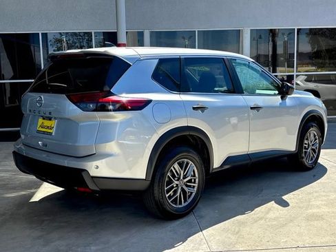 Used 2024 Nissan Rogue S FWD image 3