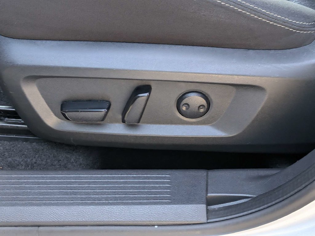 Used 2025 Nissan Rogue SV FWD image 20
