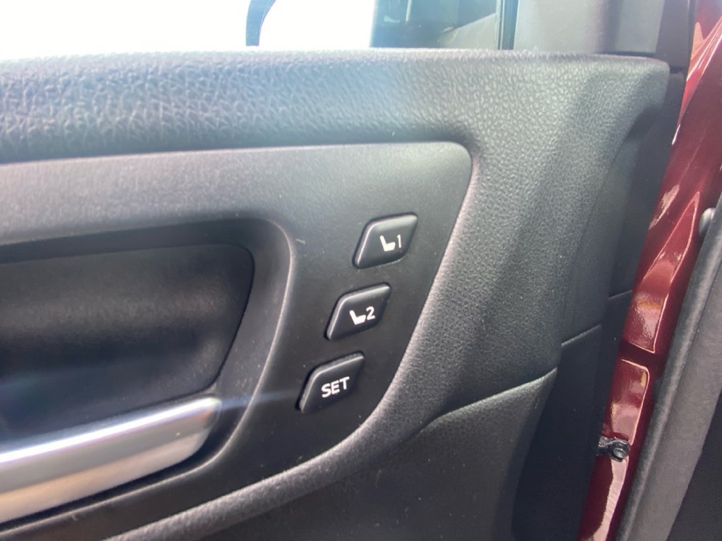 Used 2018 Toyota Highlander Limited AWD/4WD image 17