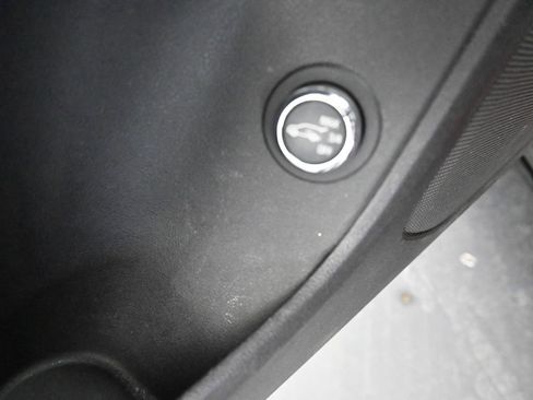 Used 2020 Chevrolet Blazer LT image 23