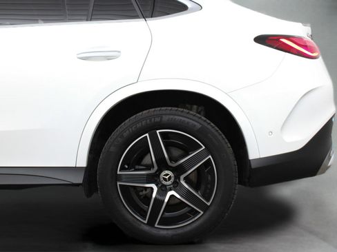 Used 2025 Mercedes-Benz GLC 300 4MATIC image 8