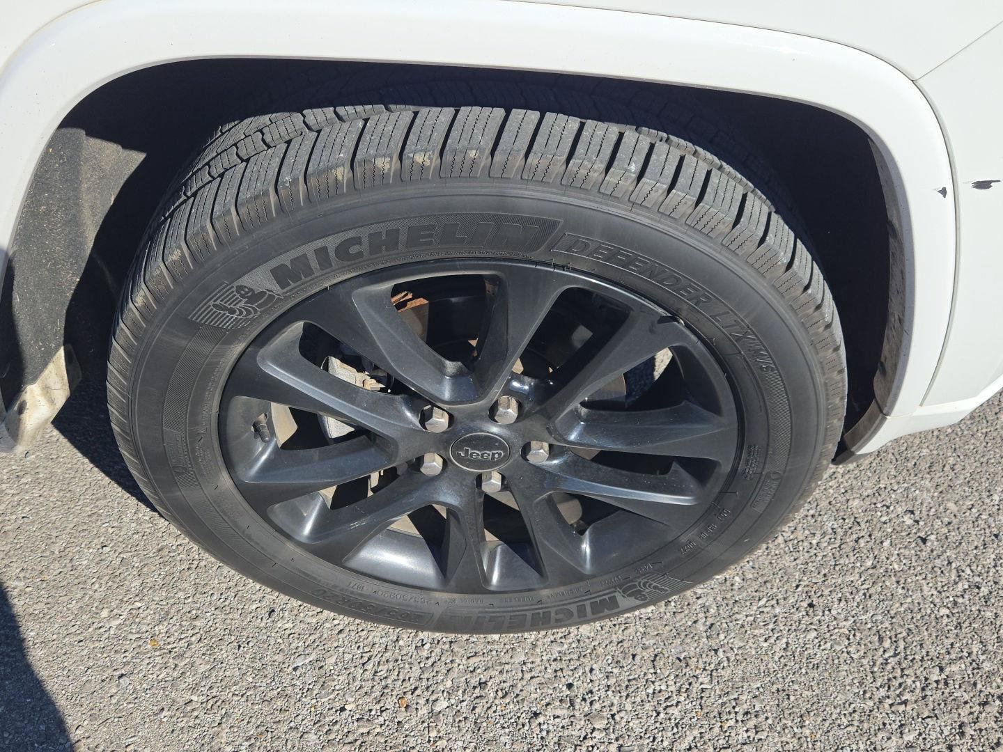 Used 2020 Jeep Grand Cherokee Altitude AWD/4WD image 9