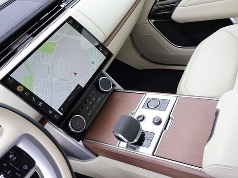 Certified 2023 Land Rover Range Rover SE image 19