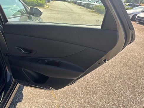 Used 2025 Hyundai Elantra Sport FWD image 16