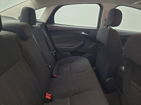 Used 2018 Ford Focus SE w/ SE Appearance Package FWD image 19