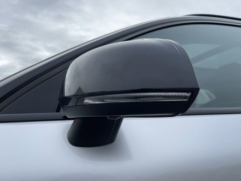 Used 2019 Volvo XC40 T5 R-Design image 16