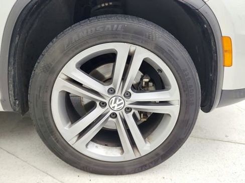 Used 2017 Volkswagen Tiguan Sport FWD image 9