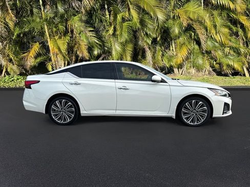 Used 2024 Nissan Altima 2.5 SL AWD/4WD image 3