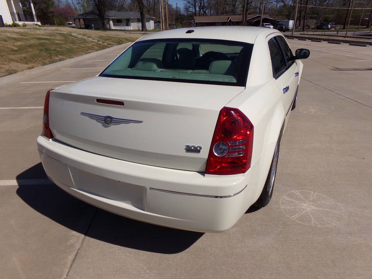 Used 2010 Chrysler 300 Touring RWD image 33