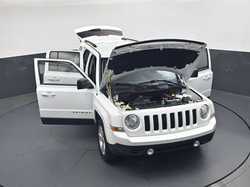 Used 2015 Jeep Patriot Latitude FWD image 40
