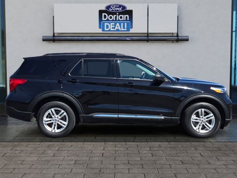 Used 2023 Ford Explorer XLT w/ Equipment Group 202A image 2