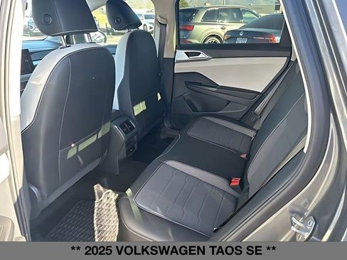 Used 2025 Volkswagen Taos SE AWD/4WD image 15