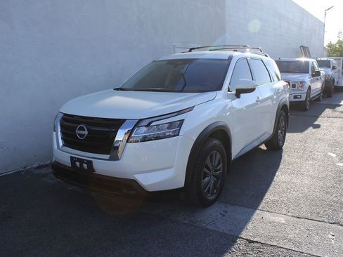 Used 2022 Nissan Pathfinder SV image 3