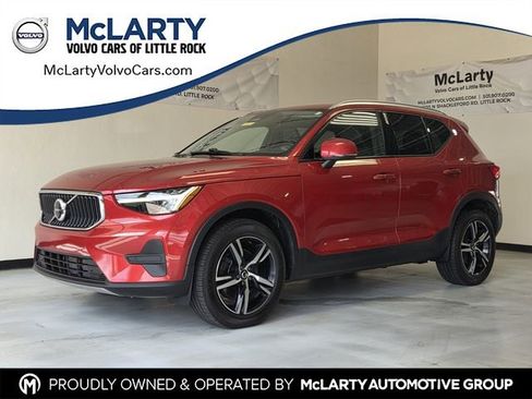 Used 2023 Volvo XC40 B5 Core AWD/4WD image 1