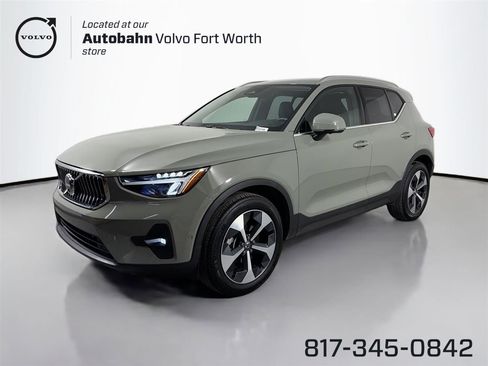 Certified 2025 Volvo XC40 B5 Plus image 1