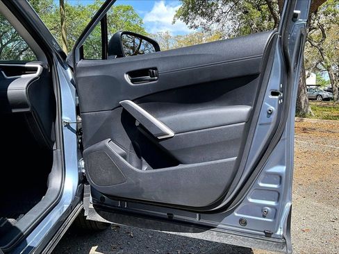 Used 2024 Toyota Corolla Cross LE w/ Moonroof Package image 29