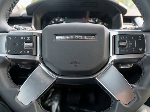 New 2025 Land Rover Discovery S image 14
