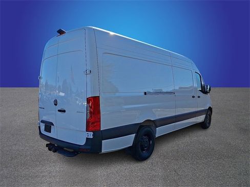 Used 2025 Mercedes-Benz Sprinter 2500 image 4