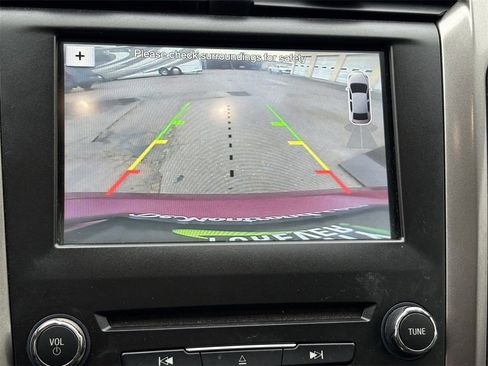 Used 2017 Ford Fusion SE w/ Fusion SE Technology Package image 17