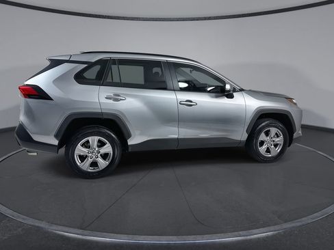 Used 2025 Toyota RAV4 XLE w/ Convenience Package FWD image 9