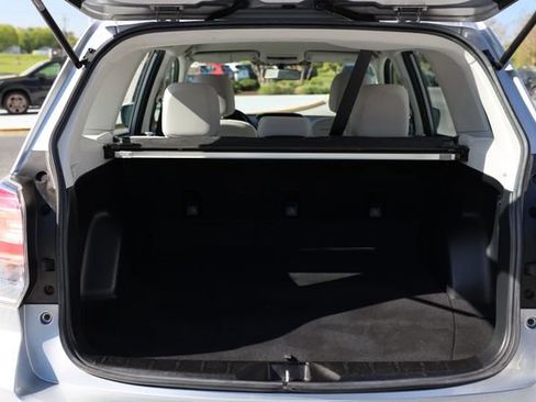 Used 2017 Subaru Forester 2.5i w/ Alloy Wheel Package image 8