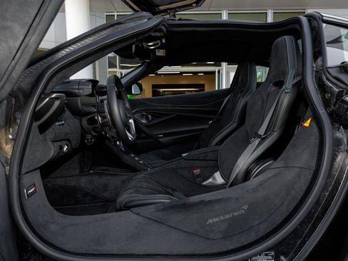 Used 2024 McLaren 750S RWD image 37