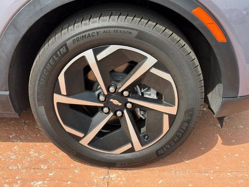 Used 2025 Chevrolet Equinox EV LT image 8