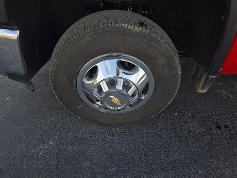 Used 2024 Chevrolet Silverado 3500 LT w/ Convenience Package image 3