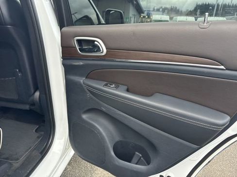 Used 2015 Jeep Grand Cherokee Overland w/ Advanced Technology Group image 12