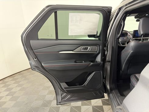 Used 2025 Ford Explorer ST-Line w/ ST-Line Street Pack image 34