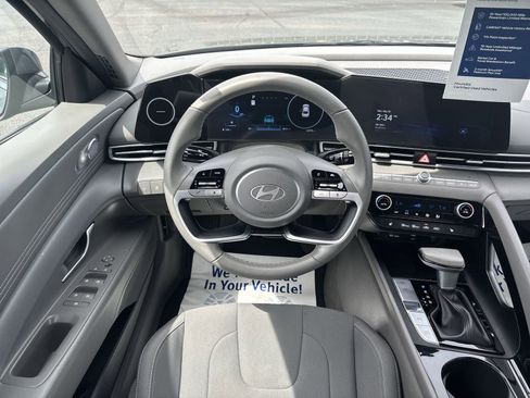 Certified 2025 Hyundai Elantra SEL FWD image 16