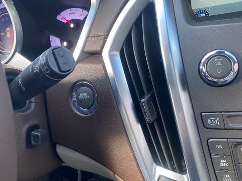 Used 2011 Cadillac SRX Luxury image 10